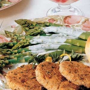 Asparagus with Creamy Dill Sauce