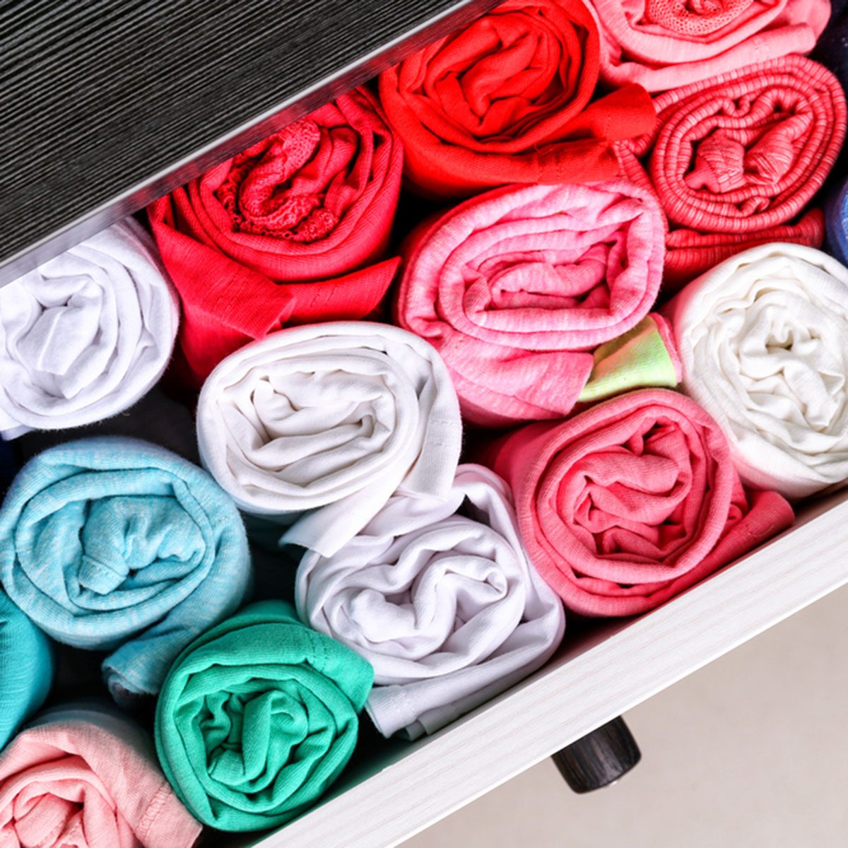 Chest of drawers with multicolored kid