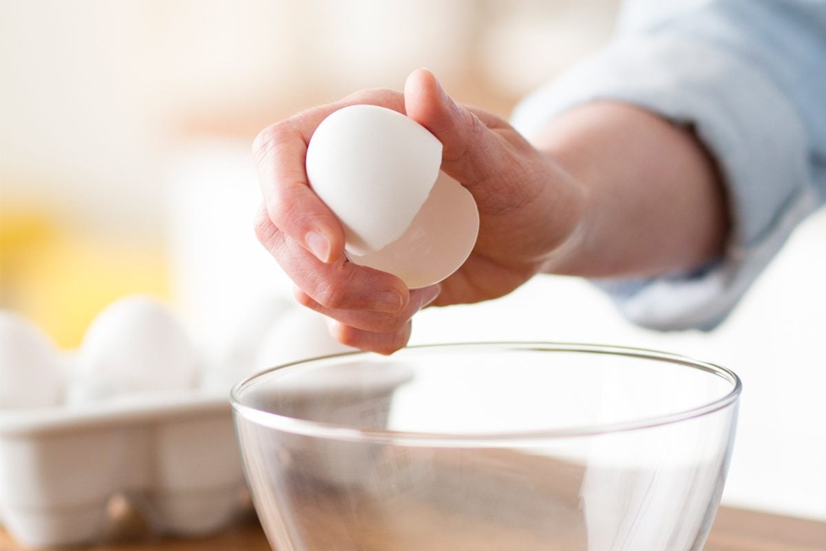 How to Crack an Egg the Right Way