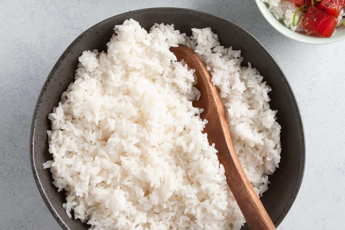 A bowl of cooked sushi rice
