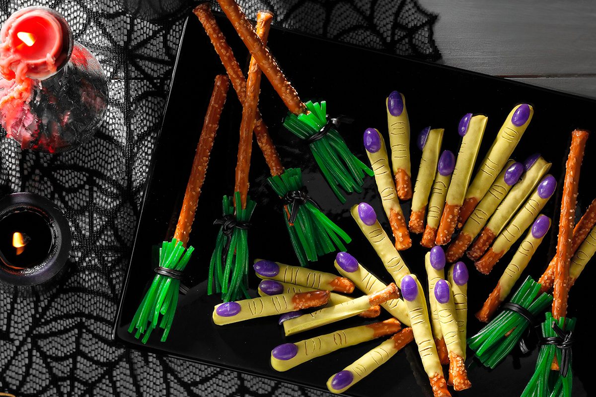 Halloween food ideas, easy pretzel appetizers