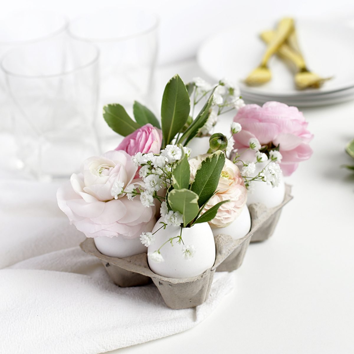 DIY EGG VASE CENTERPIECE