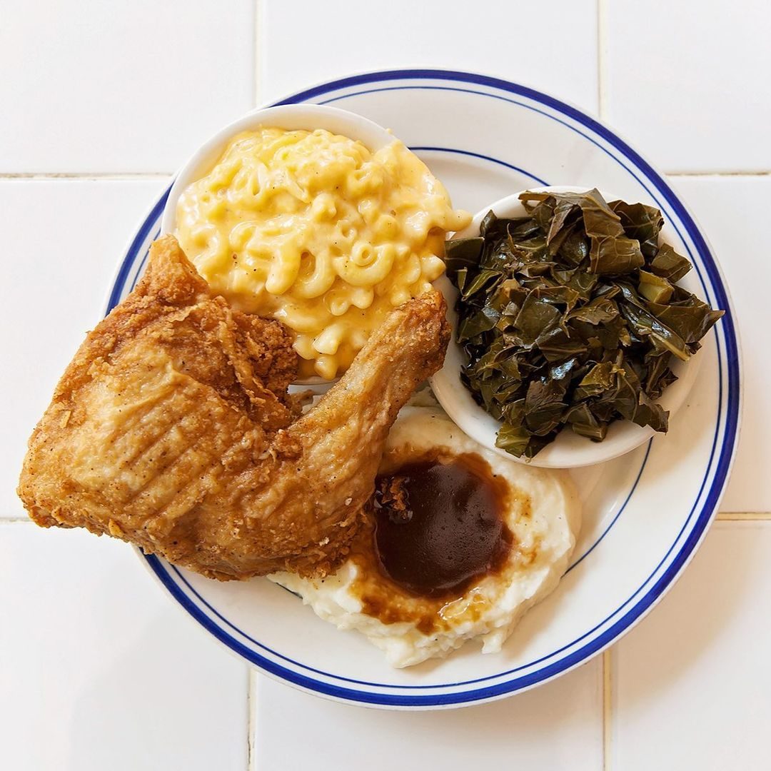 Mamas On Dauphin Fried Chicken in Alabama