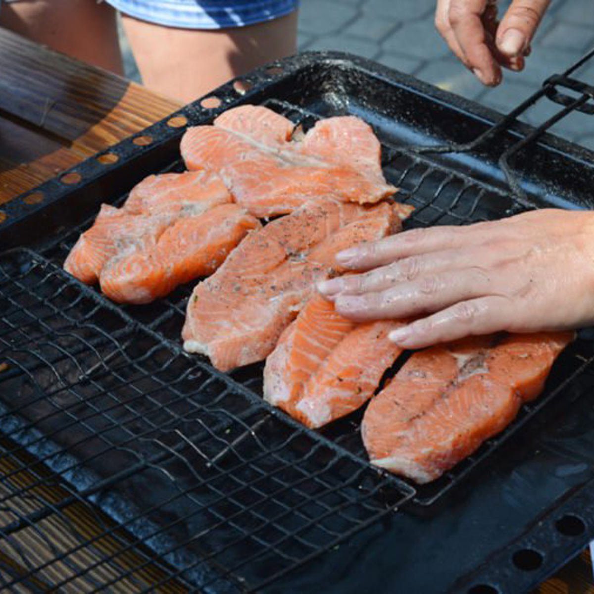 Grilling fish steaks