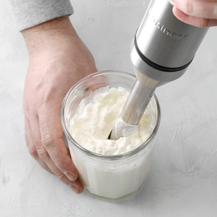 Immersion blender for whipped cream