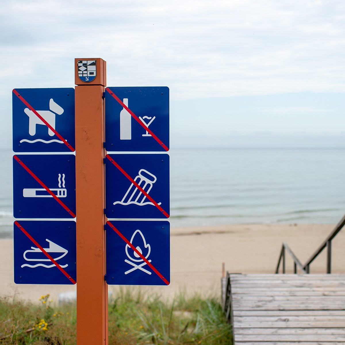On the beach it is forbidden: walking Pets, drinking alcohol, Smoking, garbage, boating,bonfires. No dog. Please don