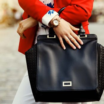 Things-To-Keep-in-Your-Purse-to-Be-Insanely-More-Productive