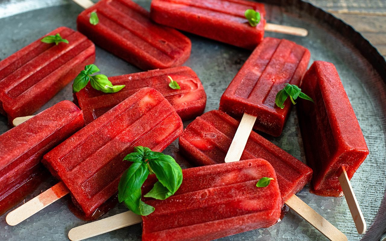How to Make Strawberry, Basil and Honey Paletas