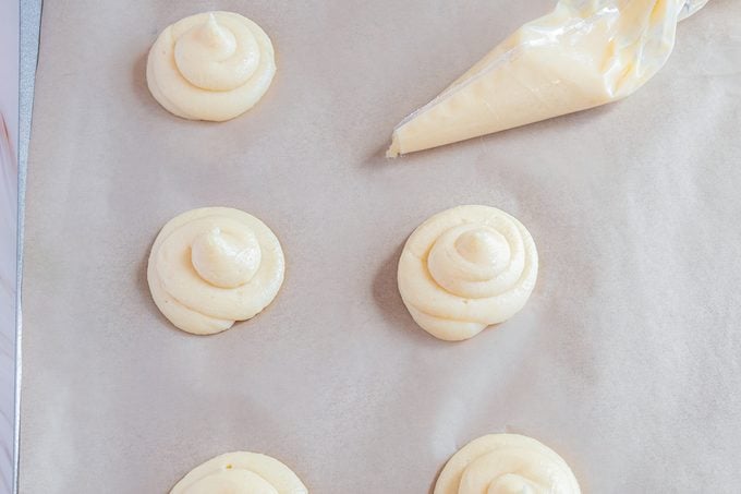 Choux Au Craquelin piping on baking pan