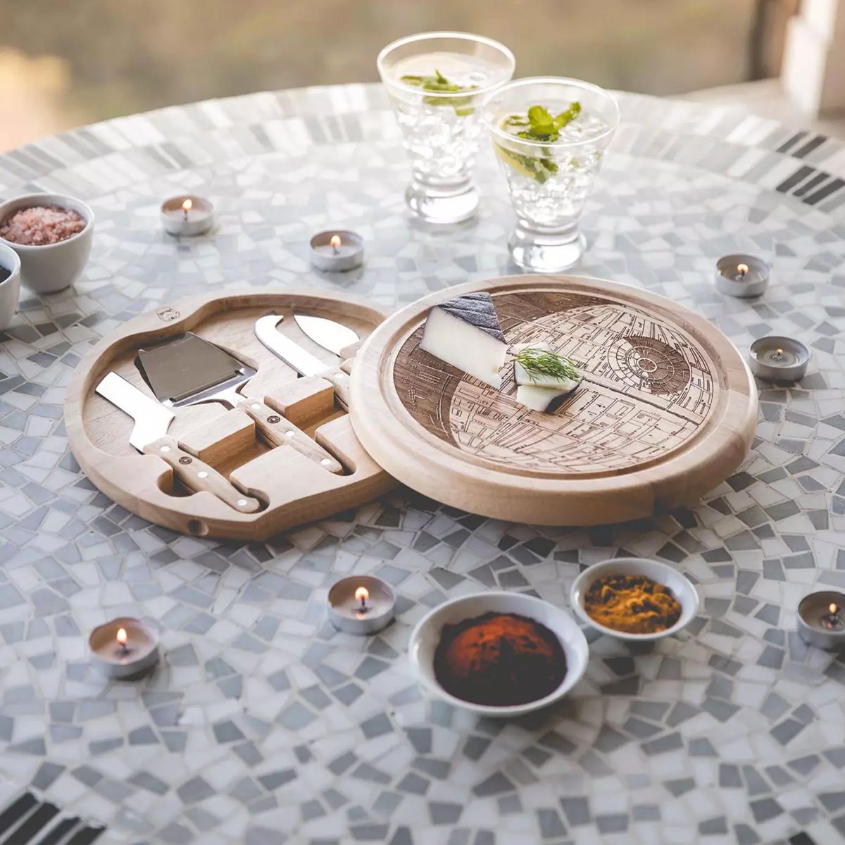 Death Star Cheeseboard Set