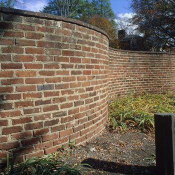 Serpentine crinkle crankle brick wall at the University of Virginia, USA.