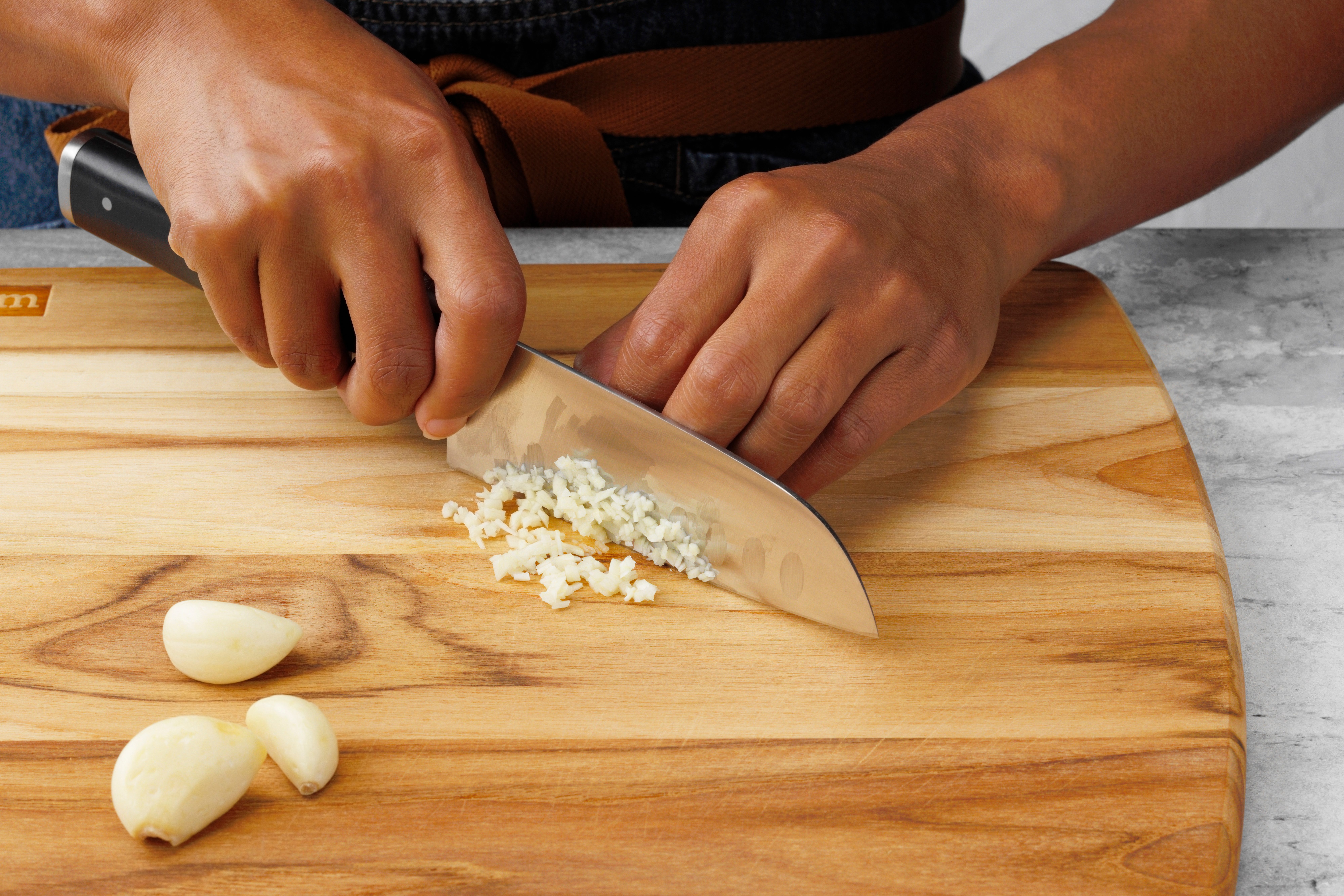 How To Mince Garlic Using The Knife Mince Technique; Step 2 Of 2; Dice Garlic