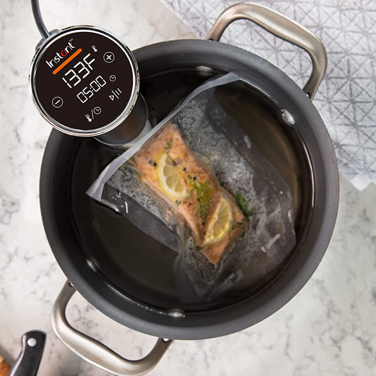 Instant Accu Slim Sous Vide 800w Precision Cooker Ecomm Amazon.com