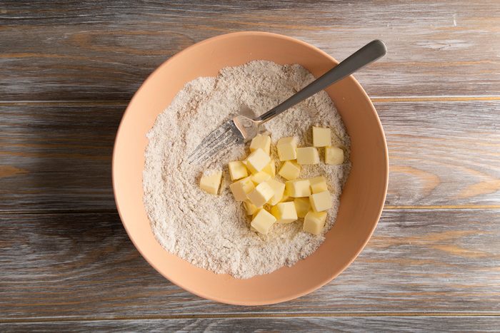 Mixing butter with dry ingredients of a pief