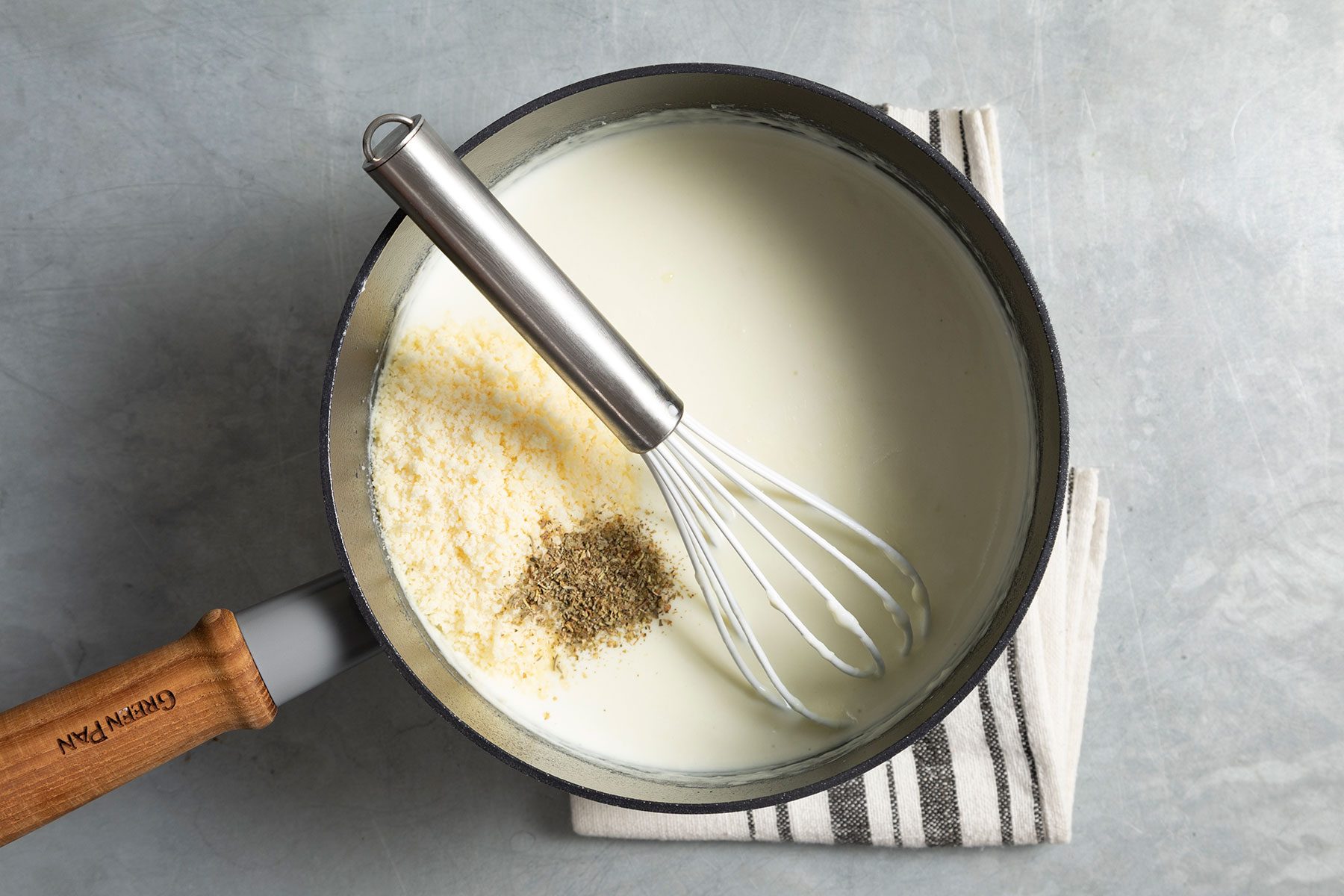 seasoning in white sauce