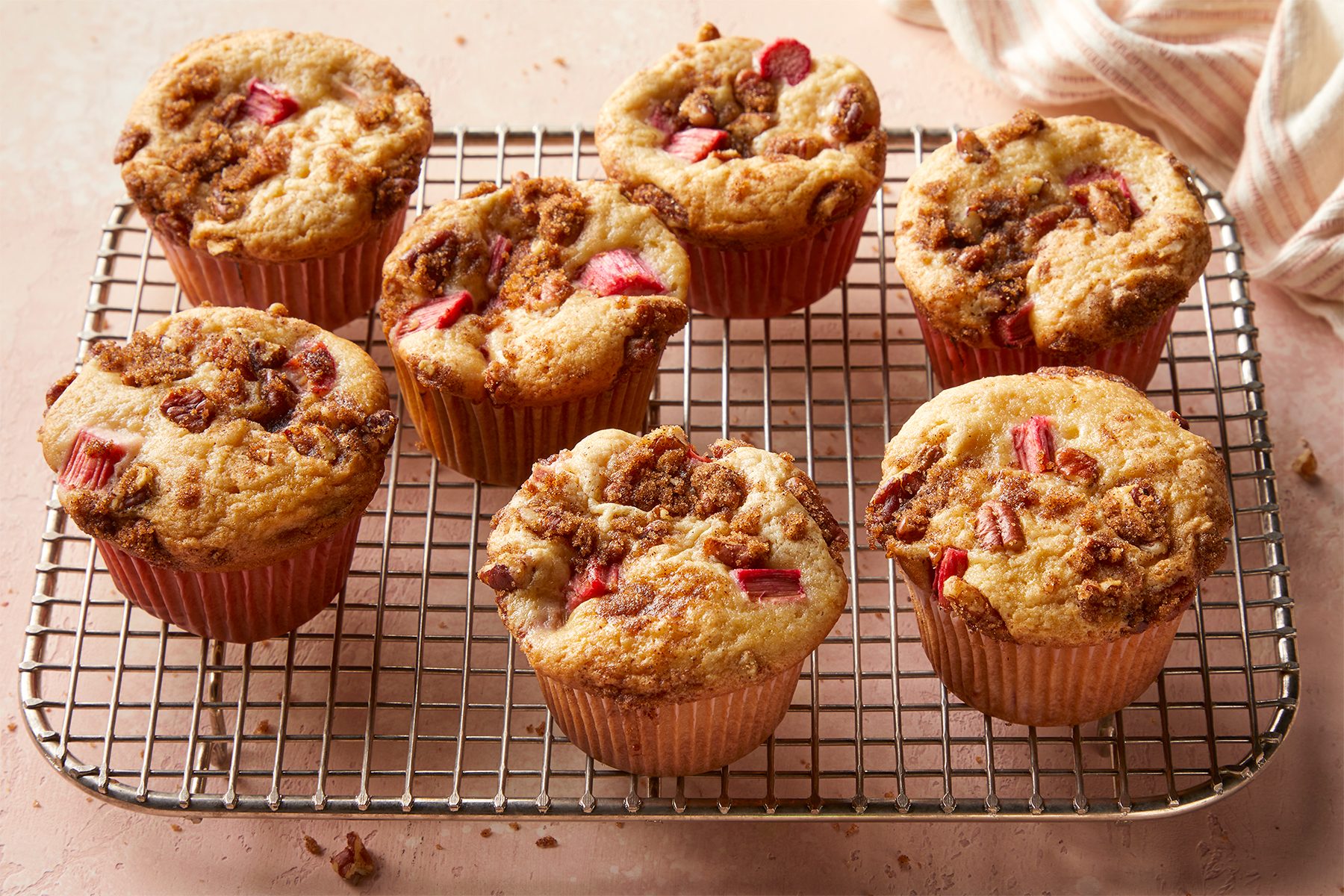 Rhubarb Streusel Muffins Bake24 17491 Dr 03 28 2b