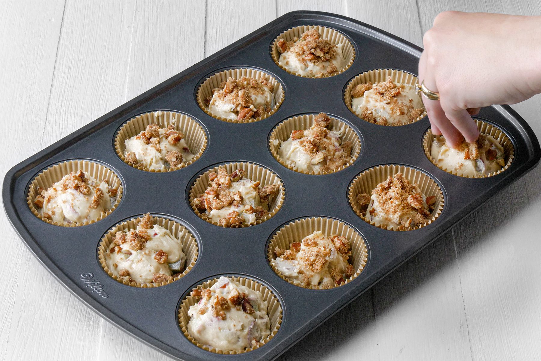 Rhubarb Streusel Muffins Tohvs23 17491 Mf 11 15 Rhubarbmuffins 5
