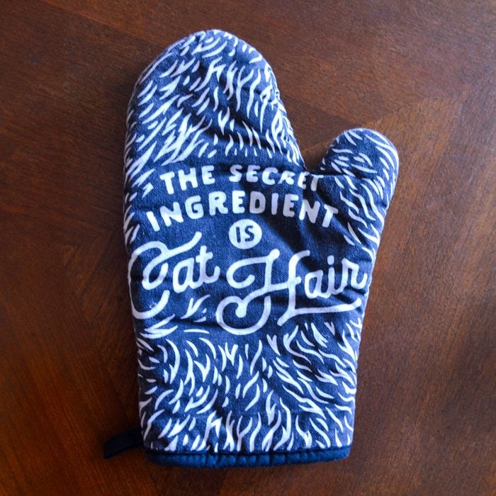Cat Hair Oven Mitt