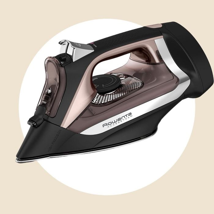 Steam Iron With Retractable Cord