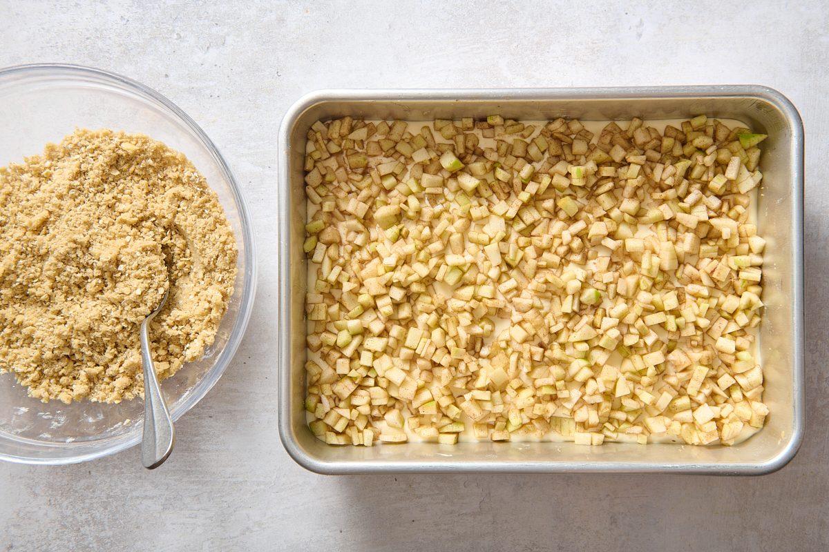 Topping the cheesecake with apple and streusel