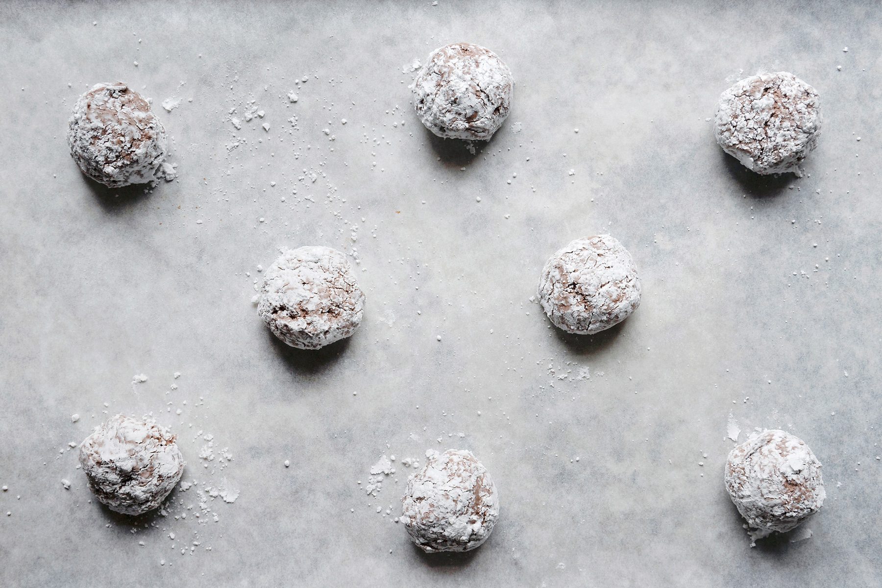 Placing the cookie drops in a cooking tray