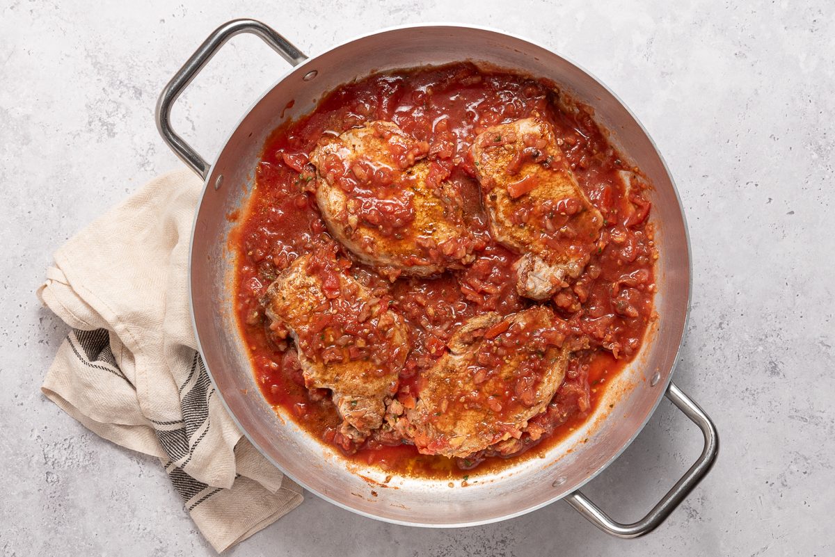 Pan With Pork Chops And Salsa