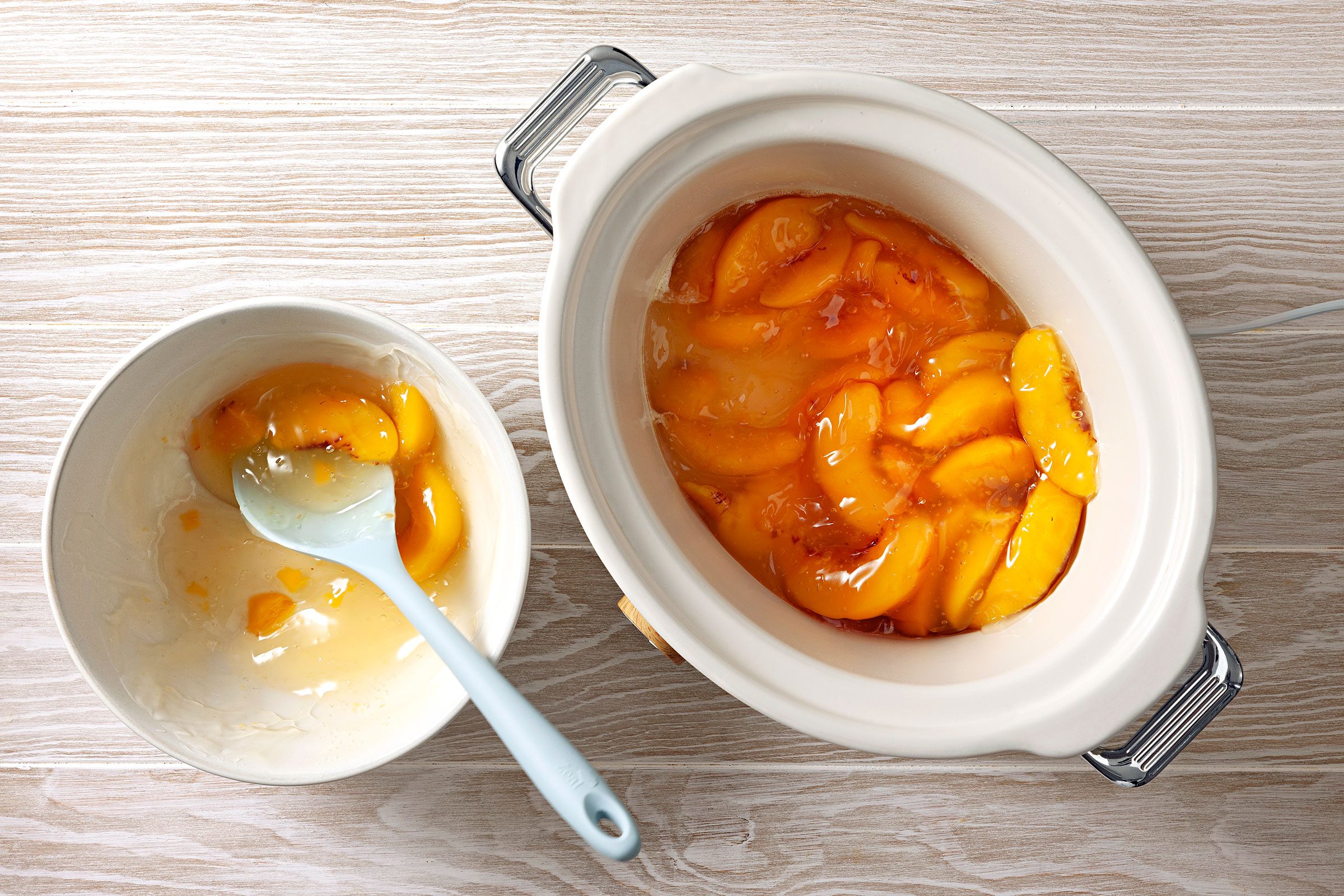 A bowl of canned peaches