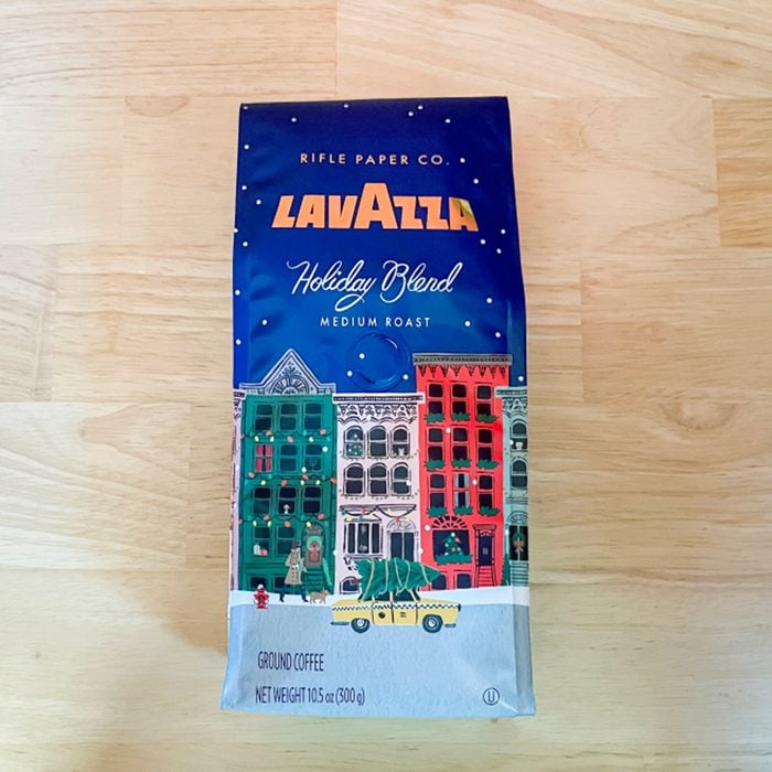 Toha23 Lavazza Rifle Paper Co. Holiday Blend Ground Coffee Medium Roast Katie Bandurski 01 Ksedit