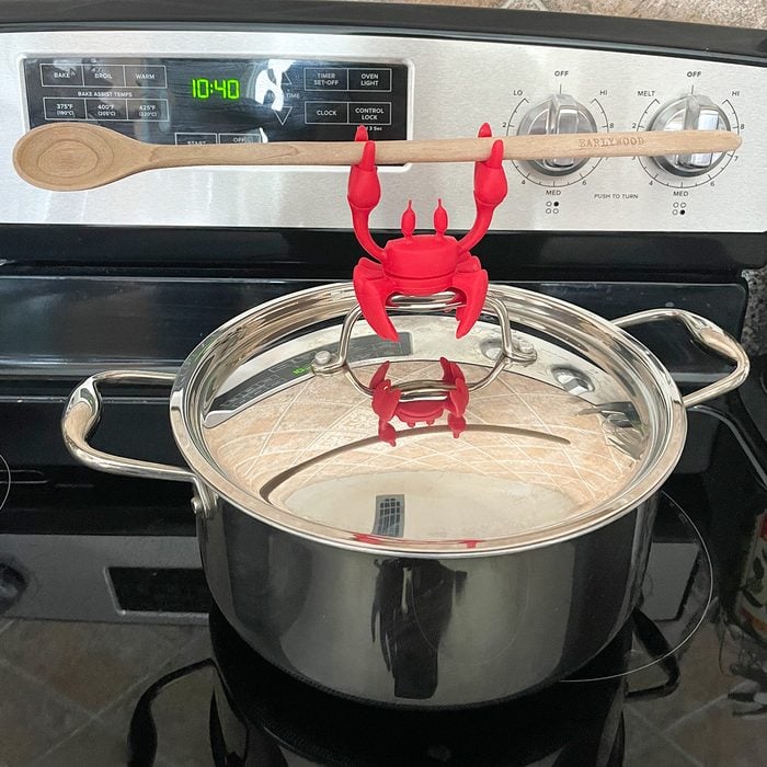 Toha24 Red The Crab Silicone Utensil Rest Katie Bandurski 07 Ssedit A