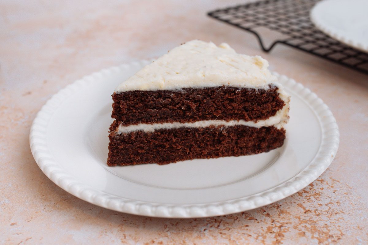Chocolate Cake With Vanilla Frosting Tohd24 1693 Jojobaccam 9