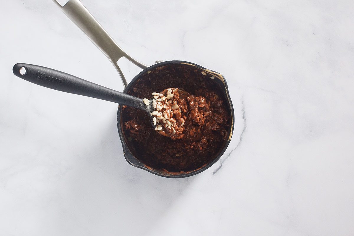 ]Chocolate topping with rice krispies