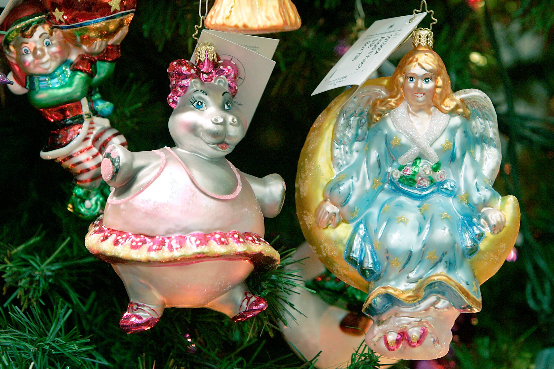 7 Vintage Christmas Ornaments To Look For At The Thrift Store