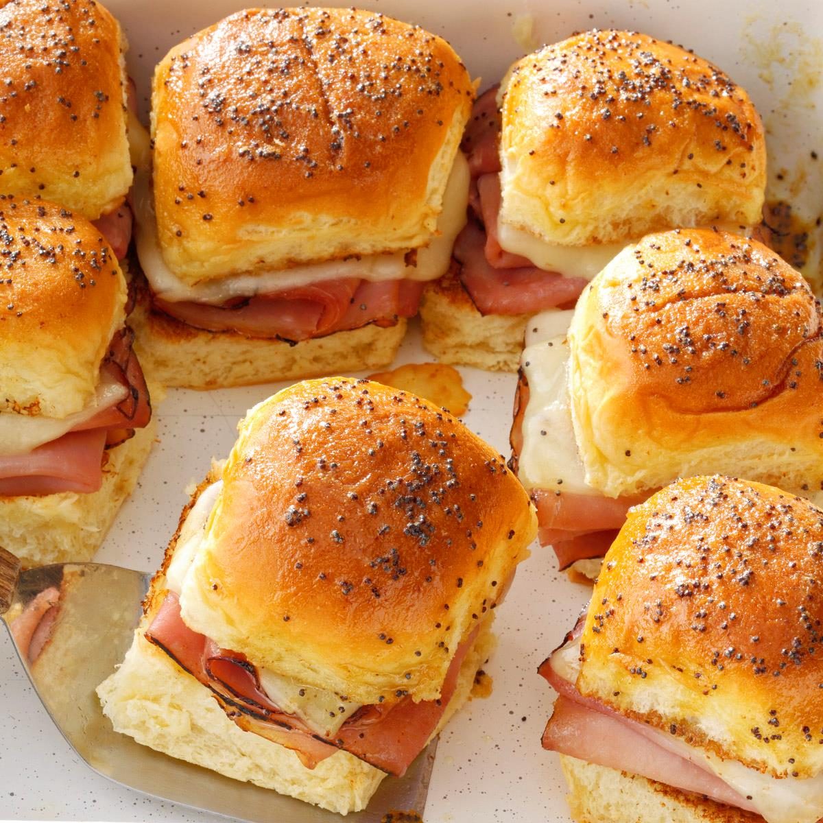 Caramelized Ham Swiss Buns Exps Tohfm22 141947 B09 22 2b