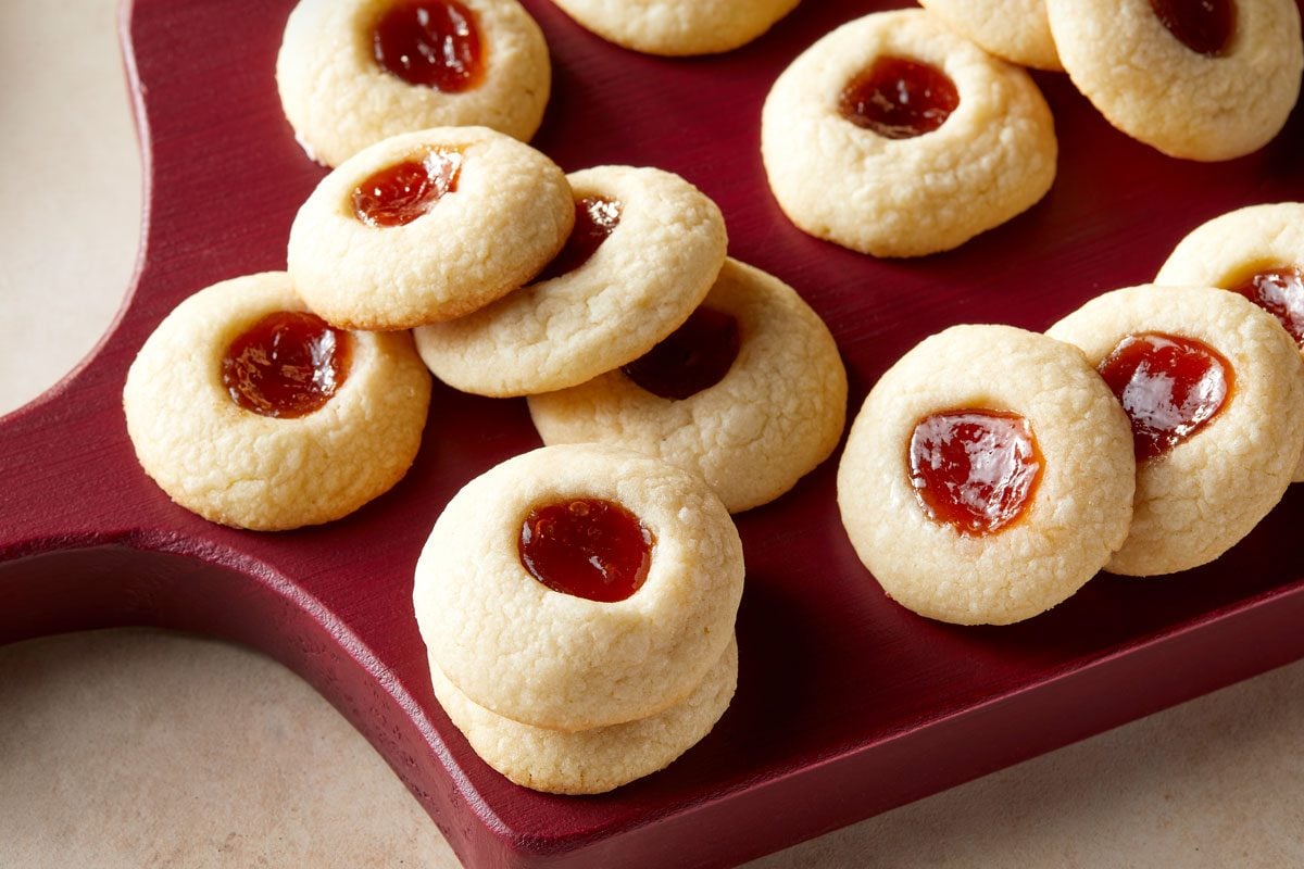 3/4th shot of cream cookies