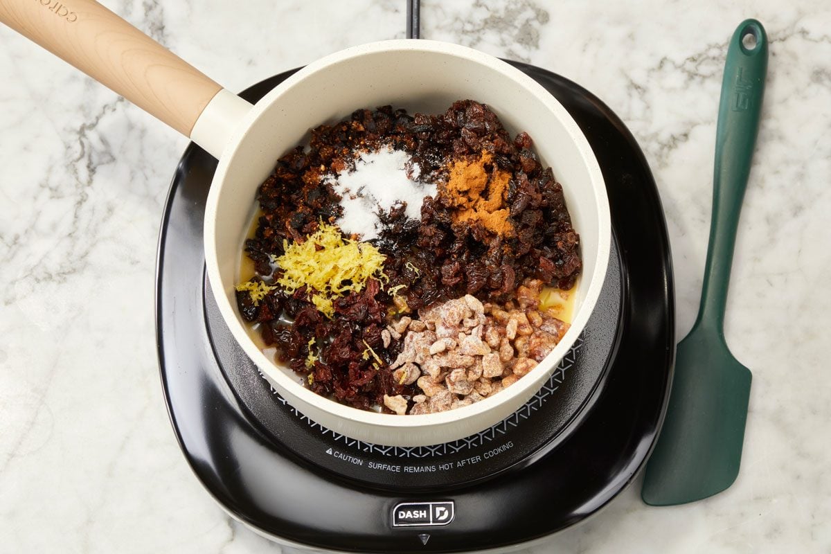 In a saucepan, combine the first eight filling ingredients