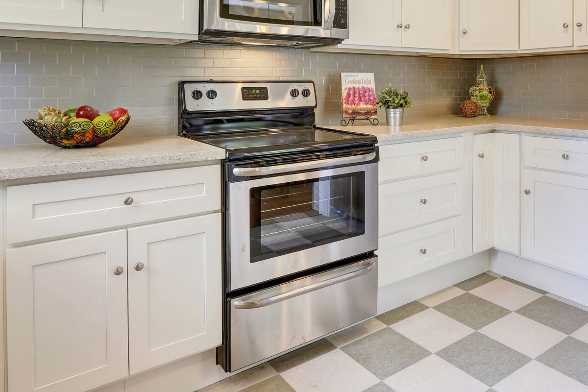 Is It Safe To Store Pans In Your Oven Drawer 