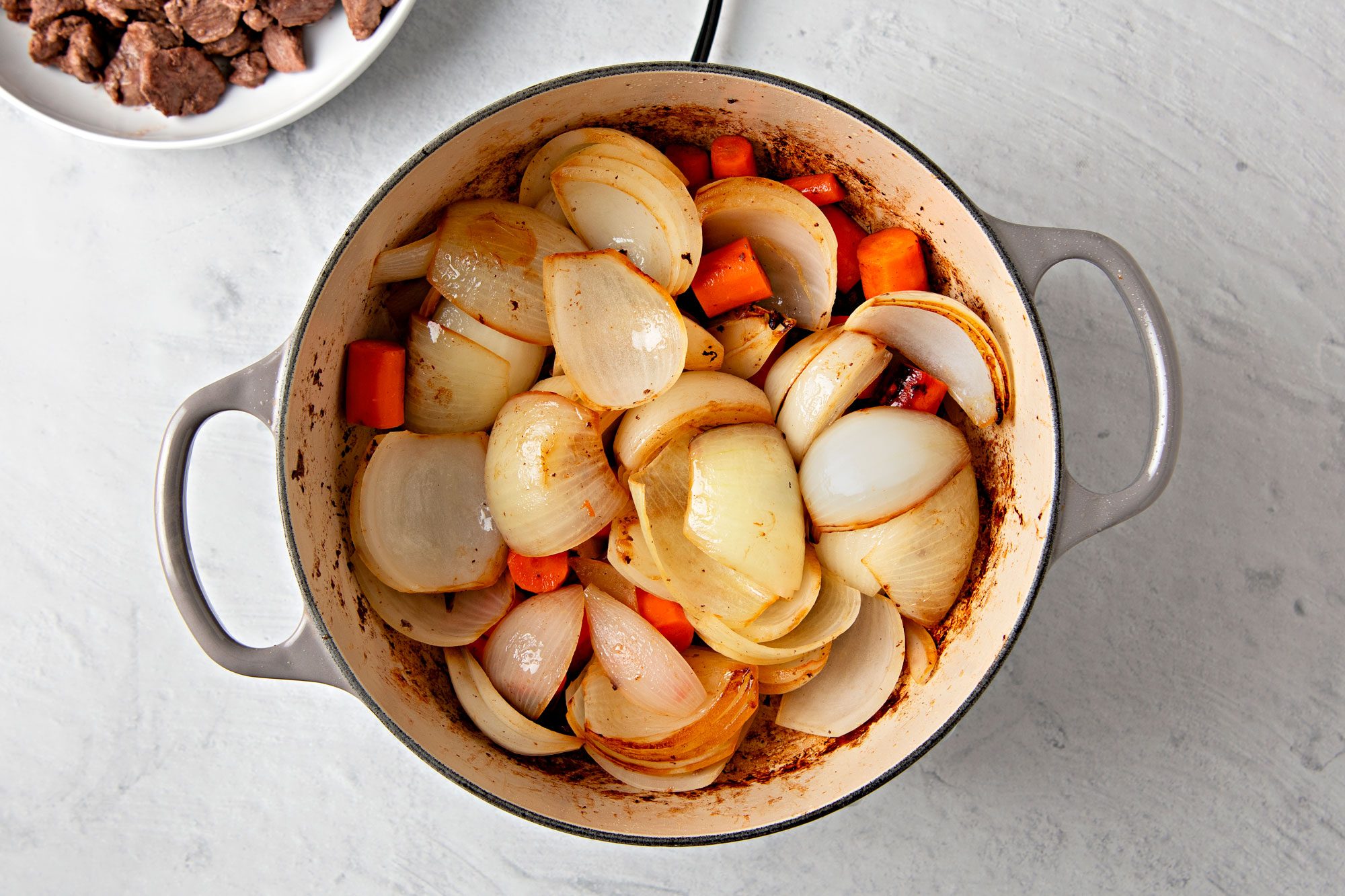 Add onions, carrots and remaining oil to pan