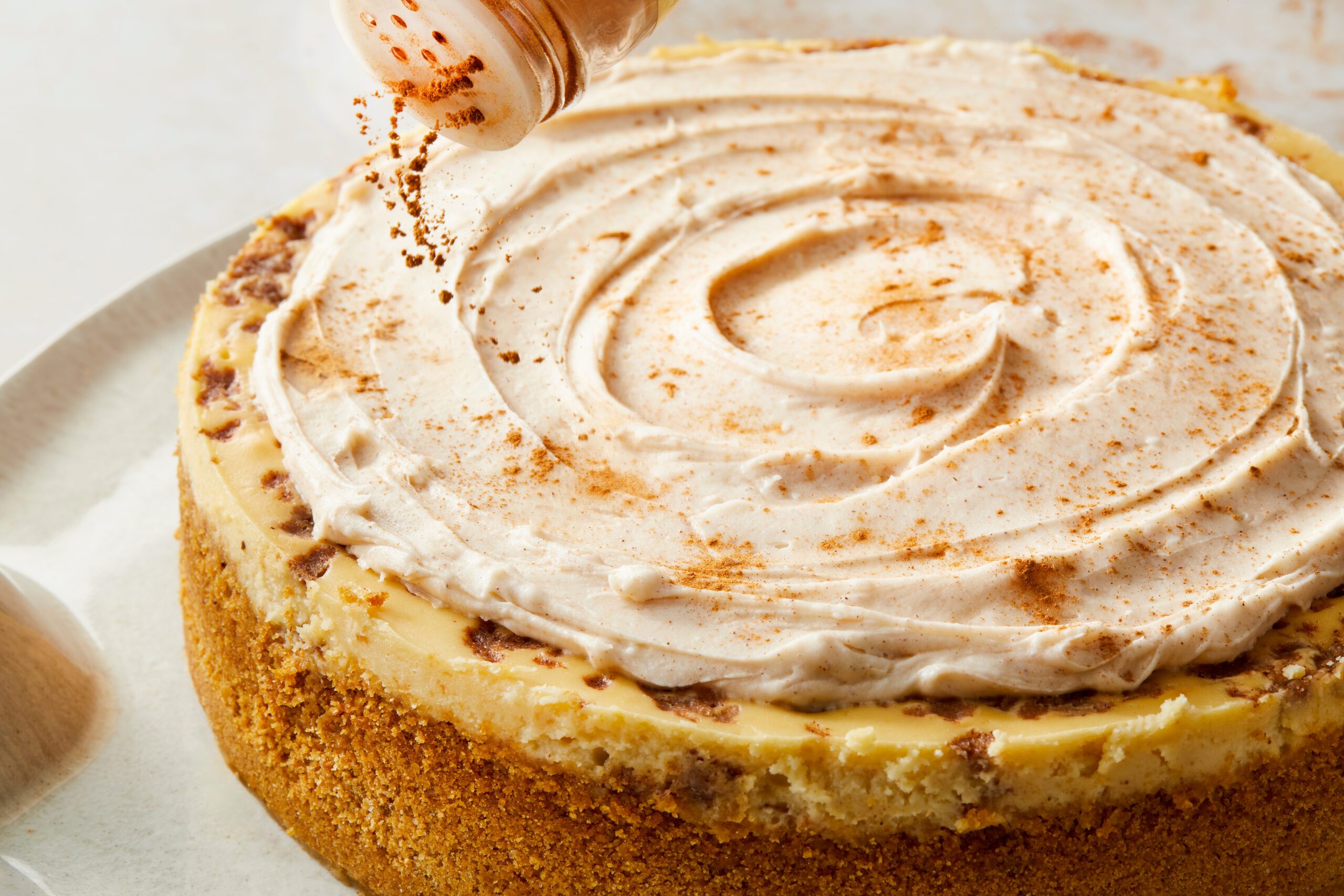 Cinnamon Roll Cheesecake Tohfall26 278698 Md P2 01 23 11b