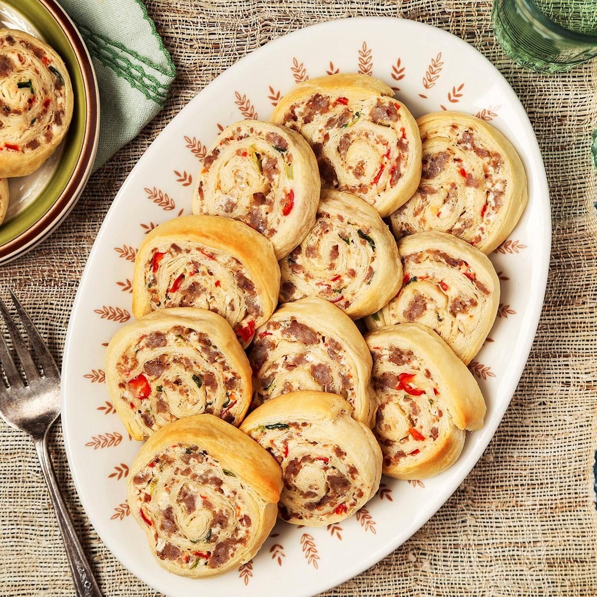 Make Ahead Sausage Pinwheels Exps Tohd25 195761 Jonathanmelendez 05