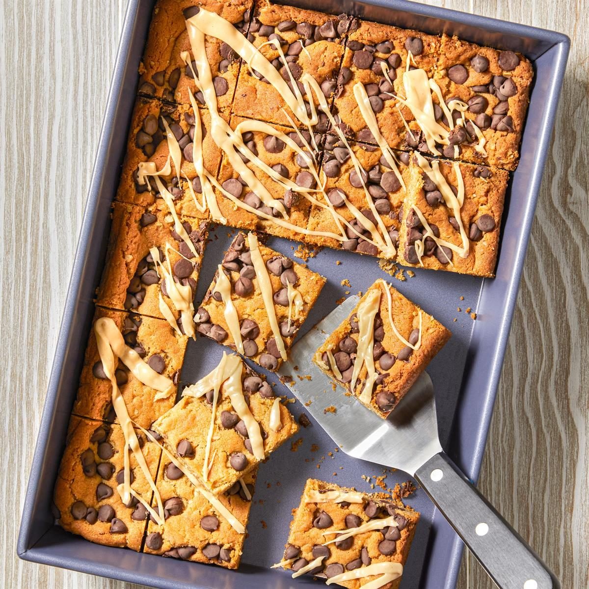 Oatmeal Chocolate Chip Bars