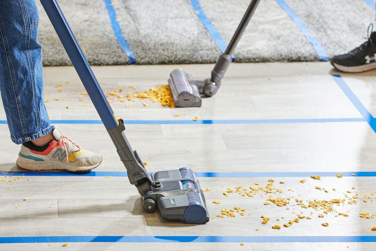 Shark Vs Dyson Toha Stvacuum 031324 Ef 0738