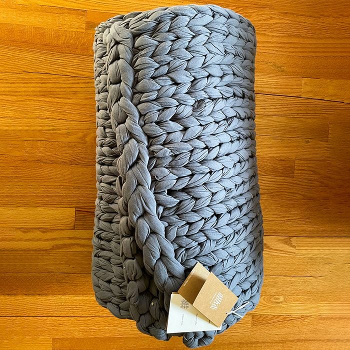 Toha25 Silk & Snow Hand Knit Weighted Blanket Katie Bandurski 01 Ssedit
