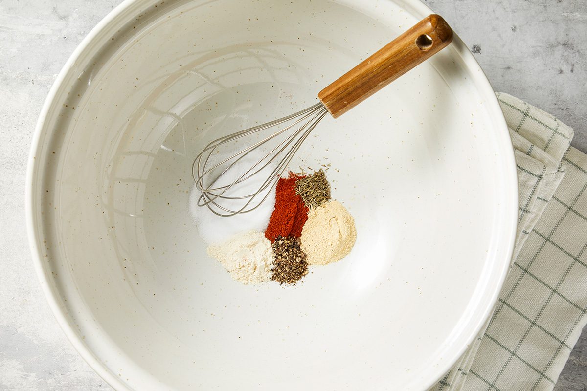 In a large bowl, combine salt, paprika, garlic powder, onion powder, pepper and thyme.