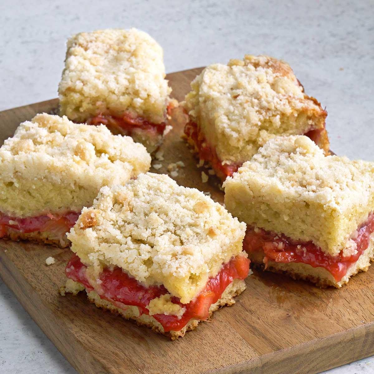 Strawberry Rhubarb Coffee Cake Exps Tohvp25 2569 Mf 03 18 2