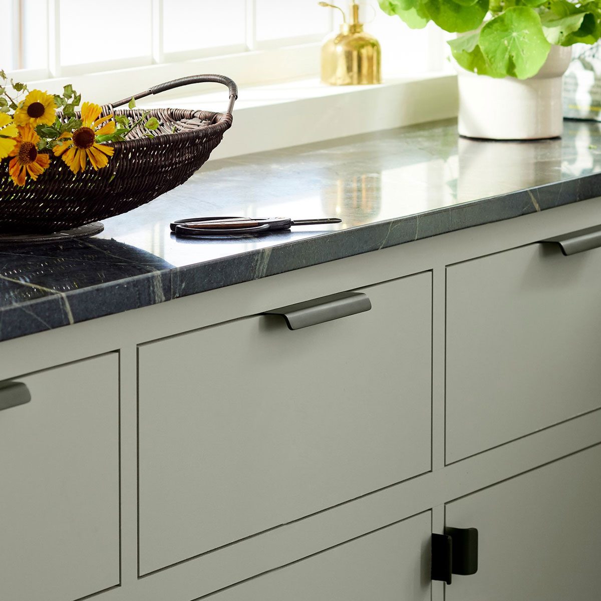 Barrington Edge Pull