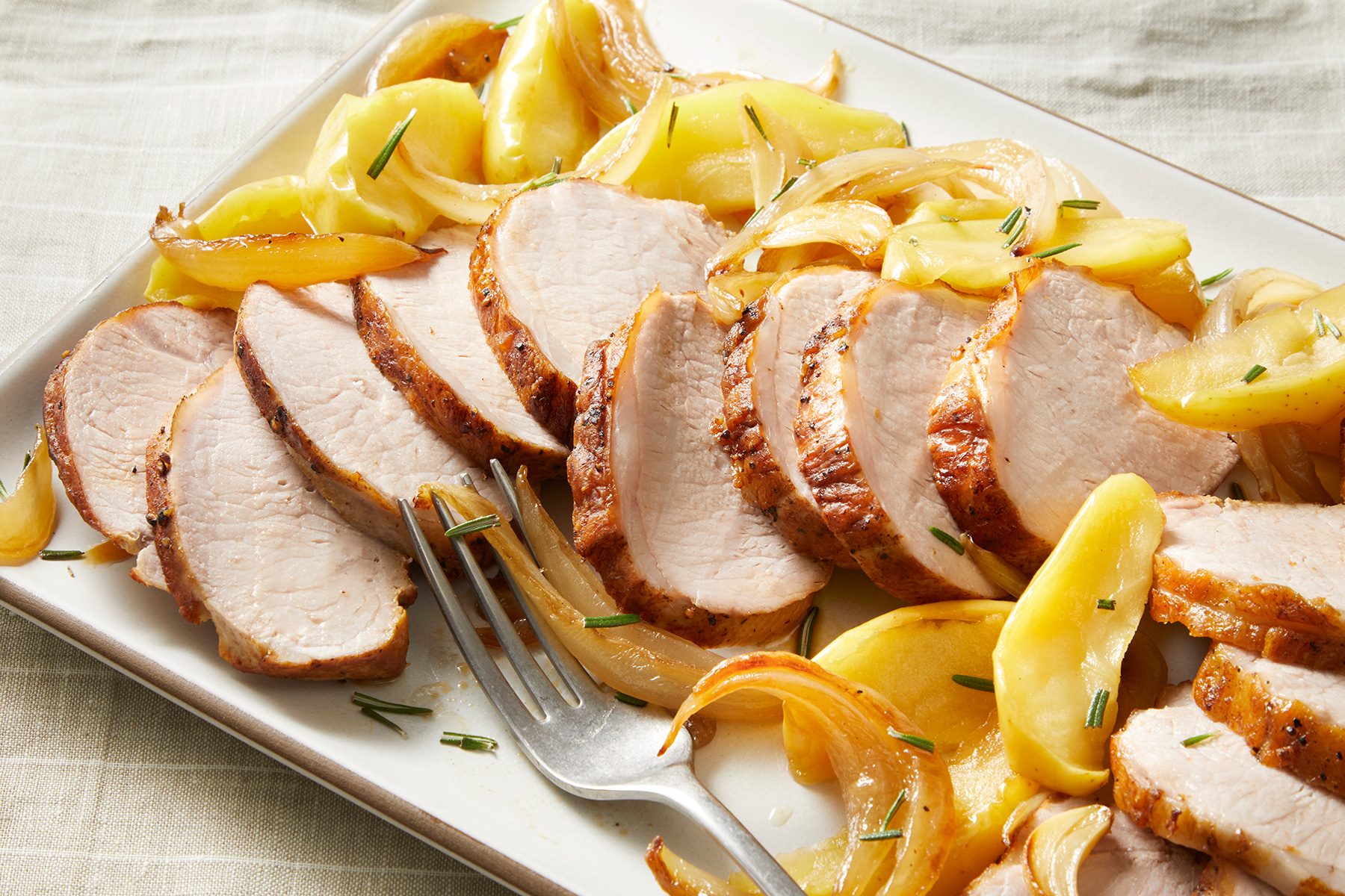 Pork Roast With Apples And Onions Ft25 41727 Jr 0401 2
