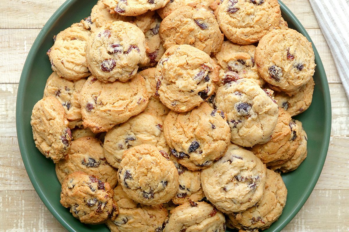 Raisin Cookies is ready and served in a plate