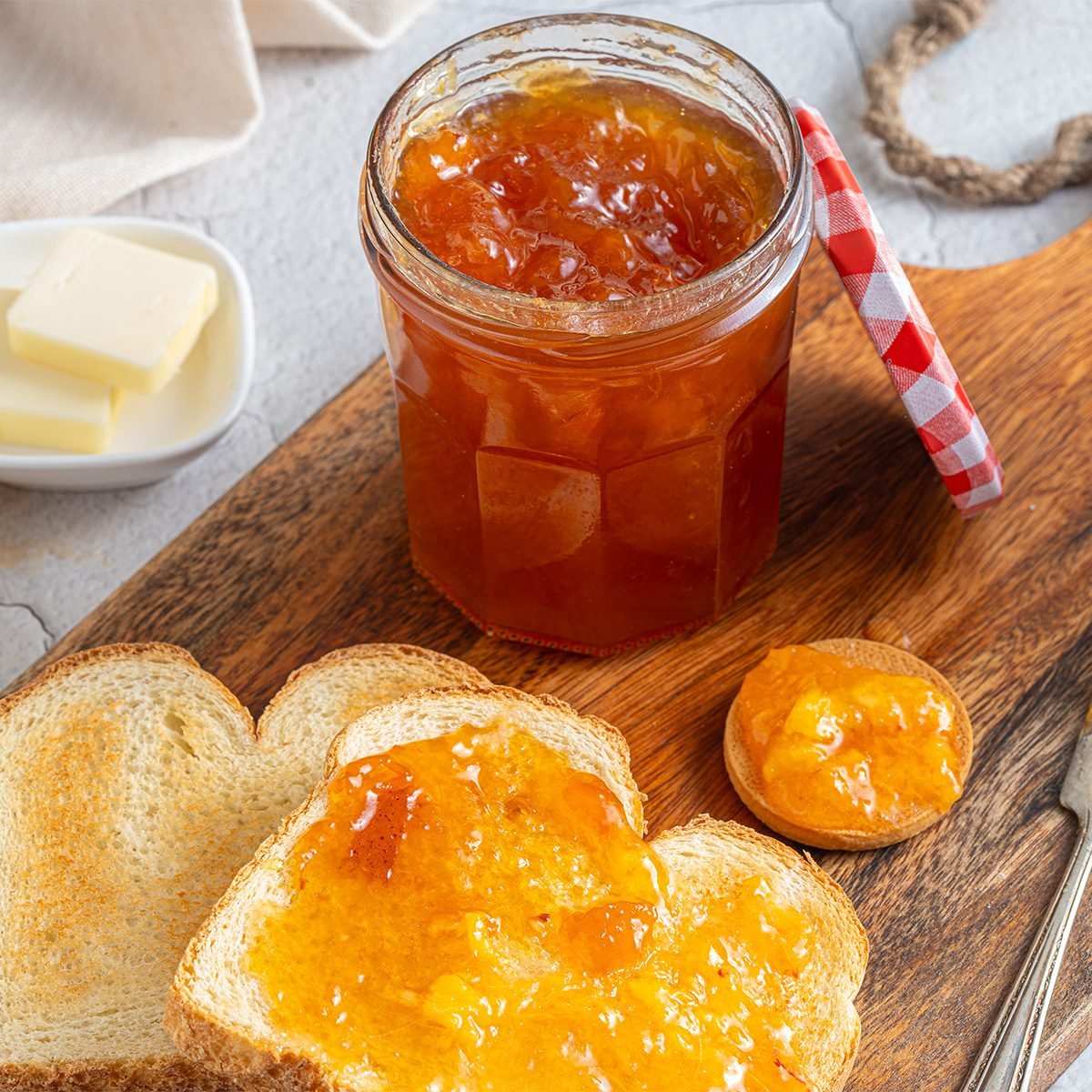 15 Delicious and Hearty Dutch Oven Breakfast Recipes