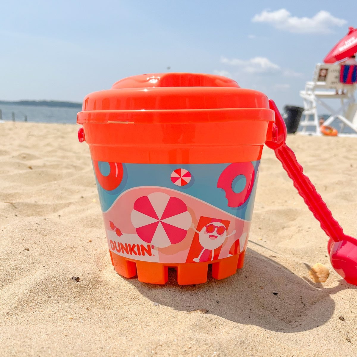 Dunkin’ Summer Munchkins Buckets Are Here, and You Can Take Them to the Beach