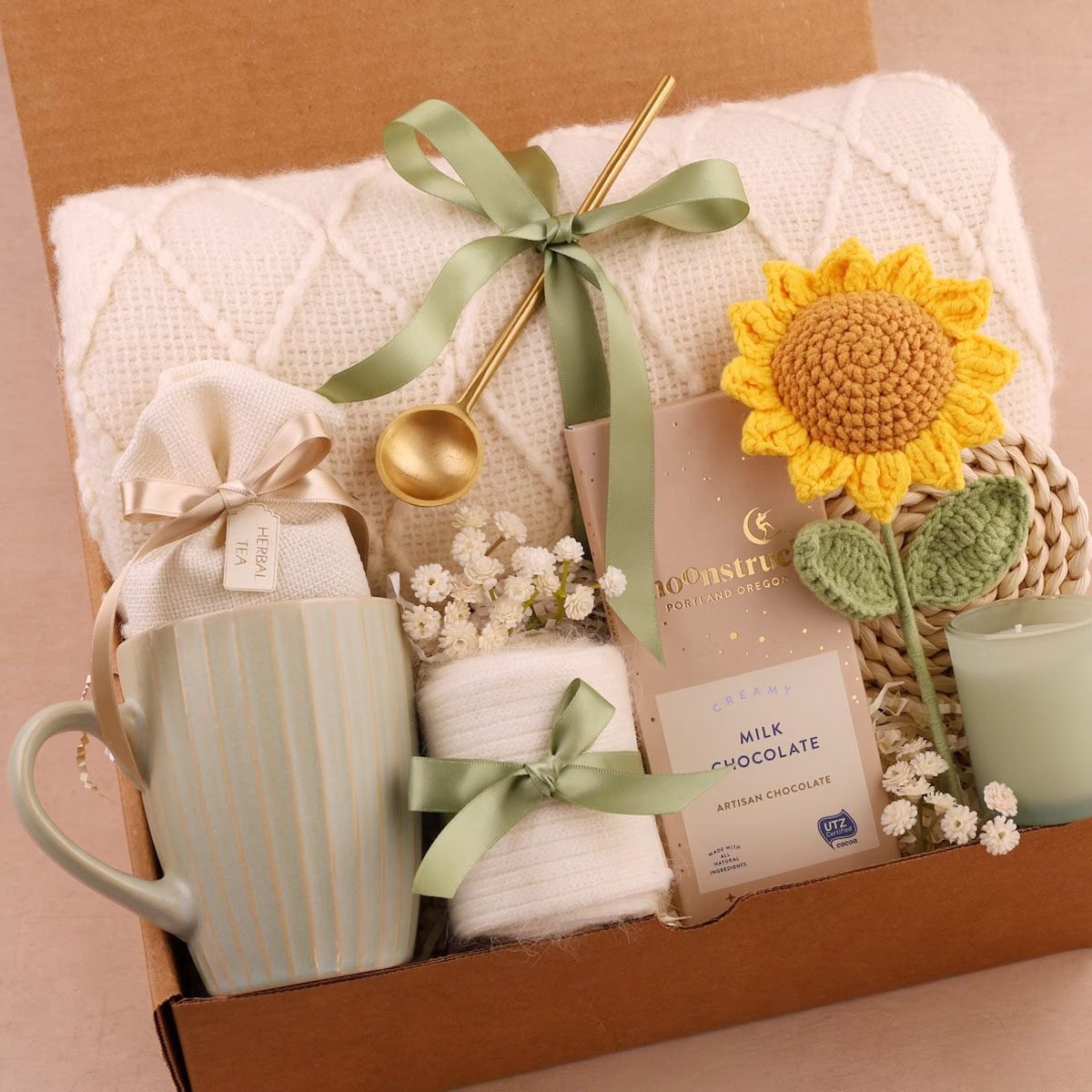 Fall Gift Basket Ideas: 13 Autumn Care Packages to Send to Loved Ones